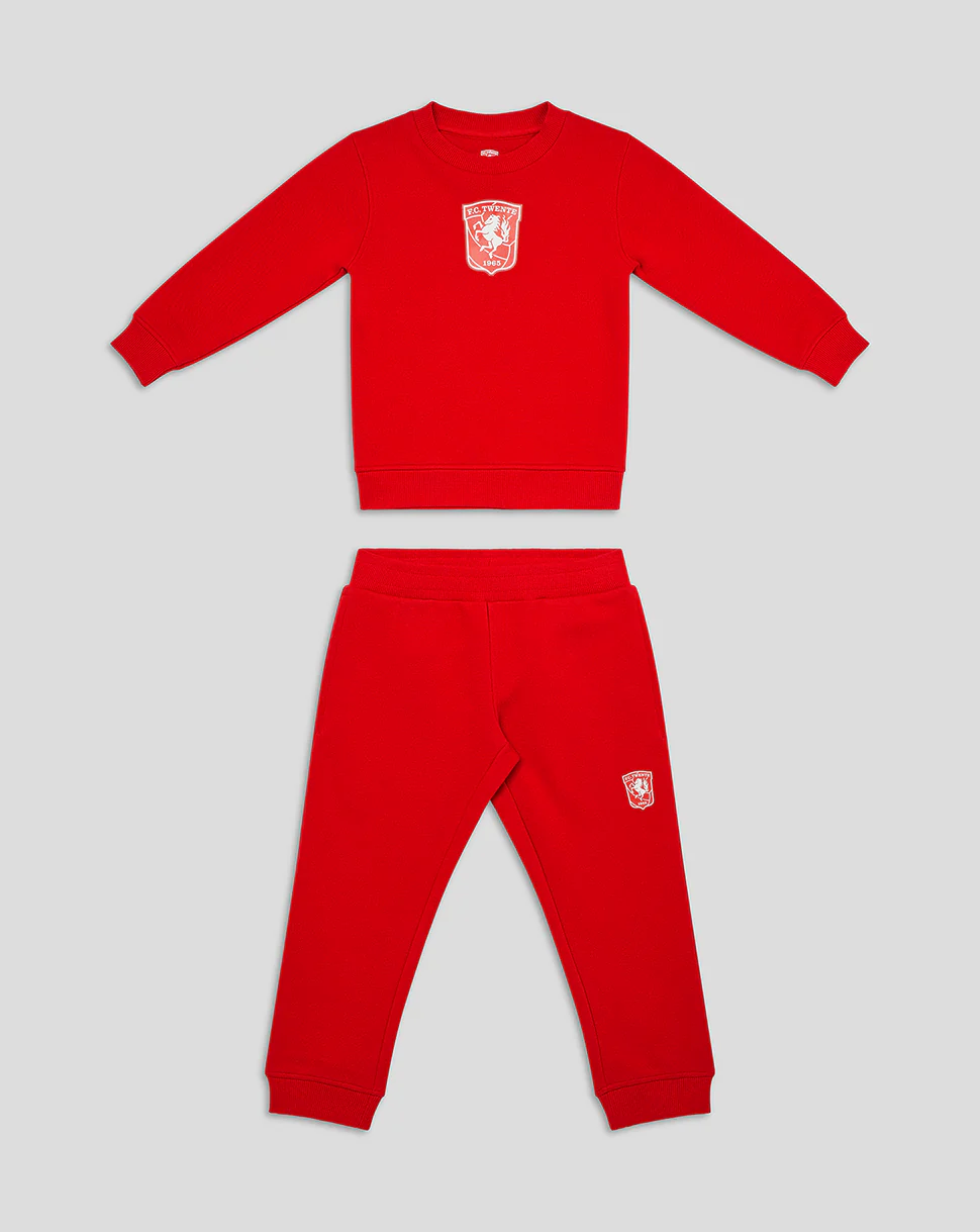 FC TWENTE CORE SWEATER EN JOGGERS – KINDEREN – ROOD FC TWENTE CORE SWEATER EN JOGGERS - KINDEREN - ROOD